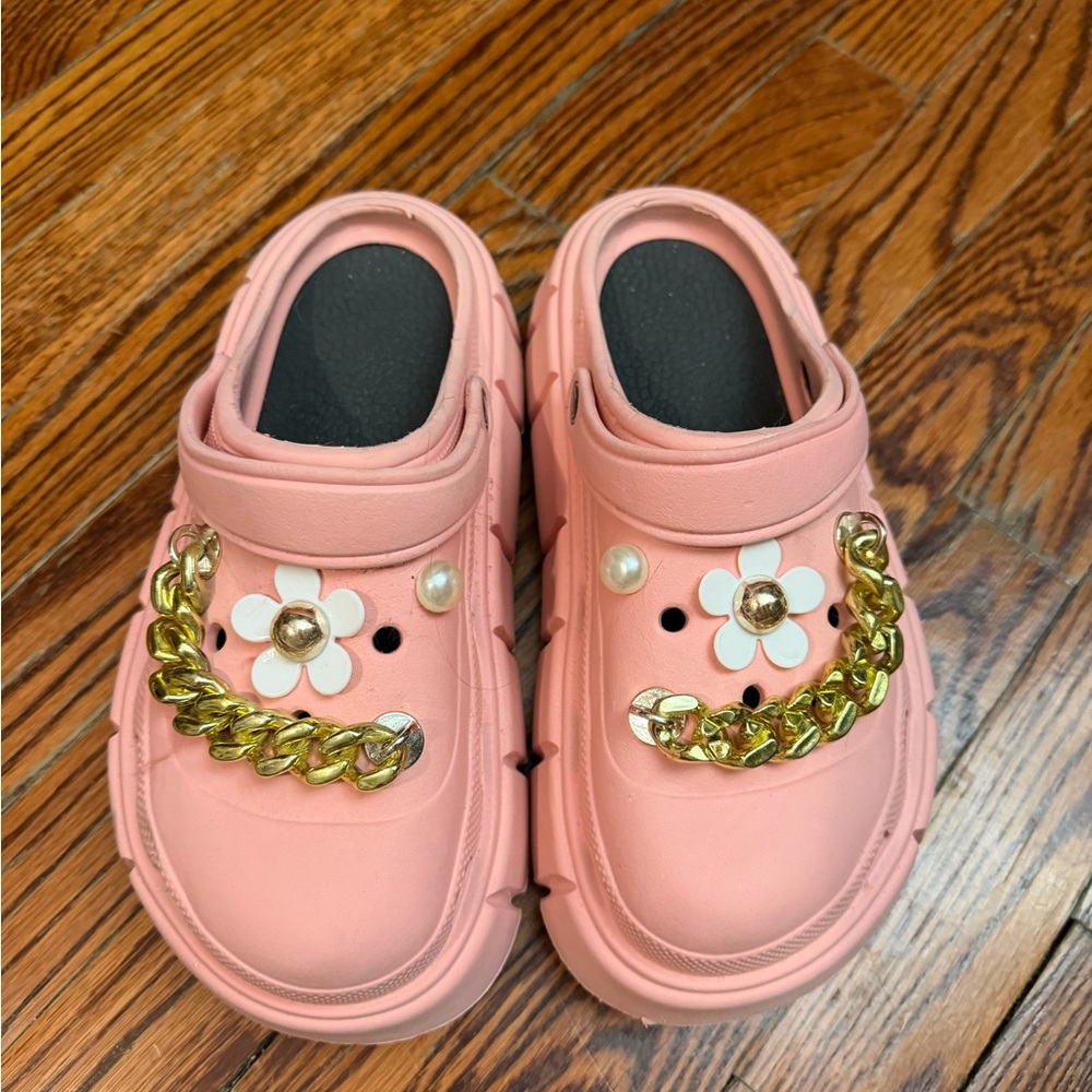 Charming Pink platforms with Gold Chain and Floral Accent